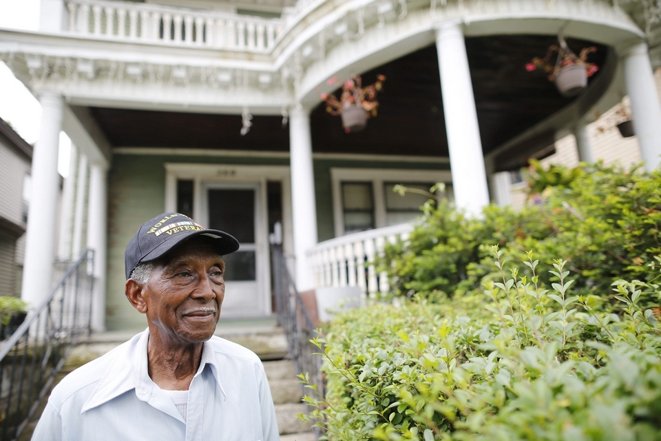 老兵与他生活了多年的家,如今已经被银行没收