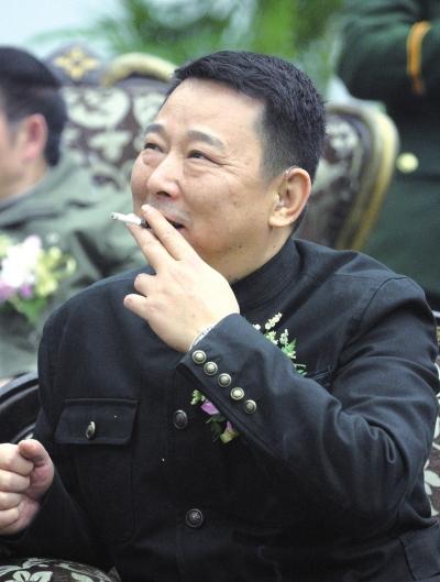 刘汉涉黑组织覆灭 受害人称盼正义黑发变白发