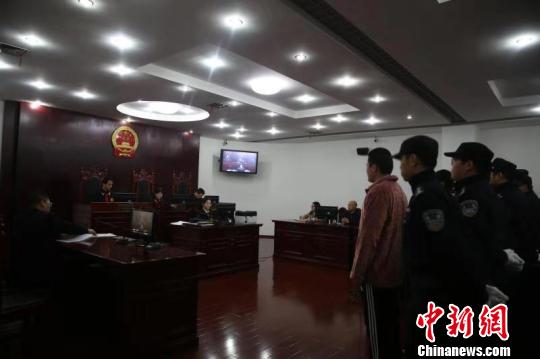 图为，该案宣判现场 王旭东 摄