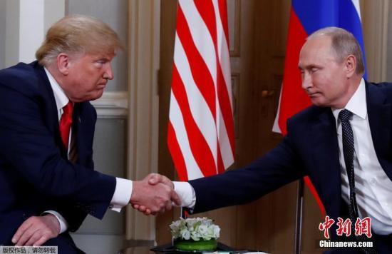 资料图:当地时间7月16日,美国总统特朗普与俄罗斯总统普京在芬兰赫尔辛基举行会晤。 点击进入下一页