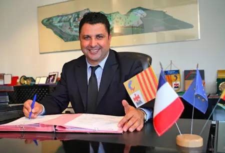 土伦大学前校长Laroussi oueslati