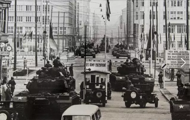 宋伟：美国是霸权国，谁是争霸国？ | 学术观察