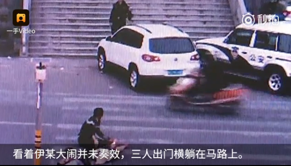 然后他们又被强制带回了派出所……