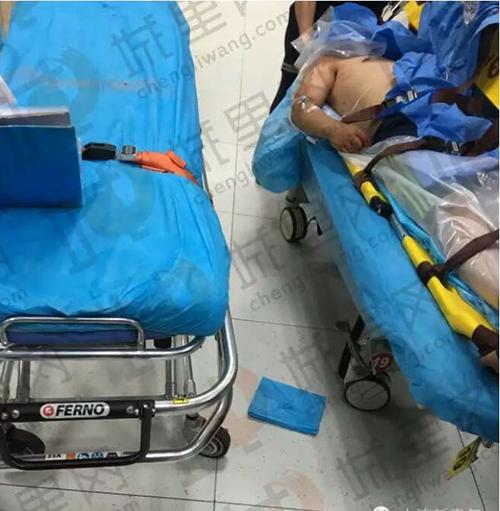 大连警方开枪击倒醉酒铁锤男 一群众被误伤