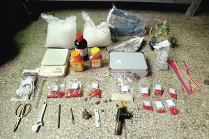 毒贩情妇被警方从11楼索降抓获 惊问我在做梦吗