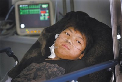 “进京求生”少年生母愿捐肾救子 少年拒见母亲