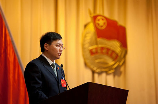 江西鹰潭团市委原书记徐楷涉嫌年龄、学历等档案造假及违规提拔，目前正接受江西方面联合调查组的调查。