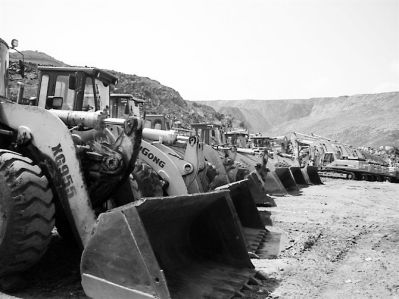 山西一处煤矿停产(赴山西讨债者摄)