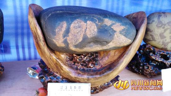 石头上的“心”字