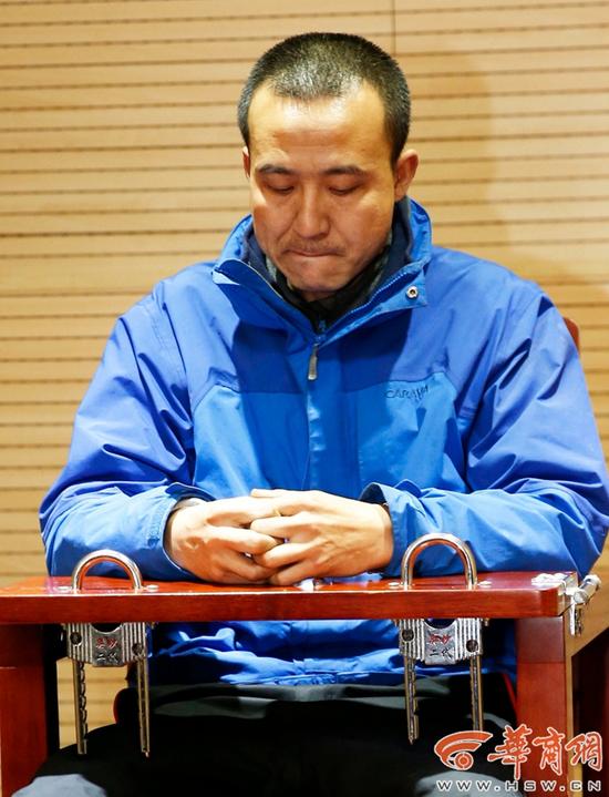 犯罪嫌疑人聂李强表情复杂