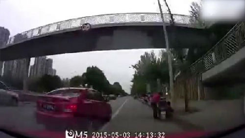 港媒关注成都女司机变道遭暴打：6成网民称活该