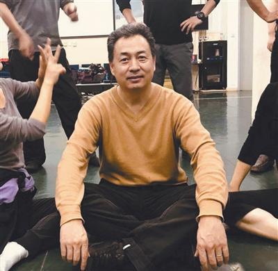 清华老师课堂“尬舞”成网红:现在压力特别大