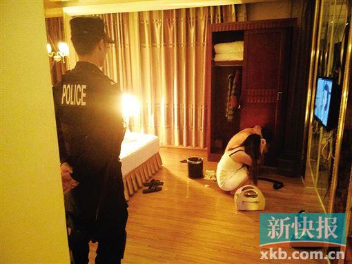 在国安酒店,一对男女被“抓现行”。