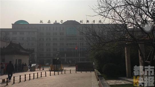 西安一女大学生校内离奇死亡 生前曾接神秘电话