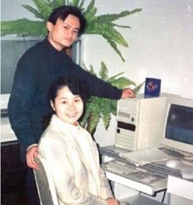 棒子问马云一生最后悔什么?万没想到,他回答这个问题时哭了出来