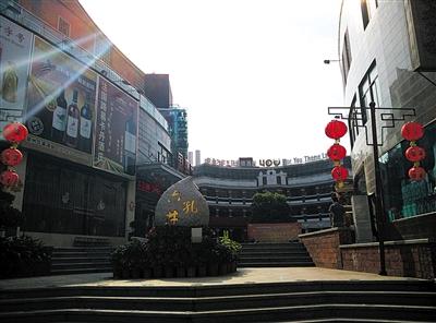 4月1日，泉州北门街的六井孔音乐文化创意产业园。六井孔主打餐饮娱乐项目，泉州一些官员认为这与文化创意产业难有关联。