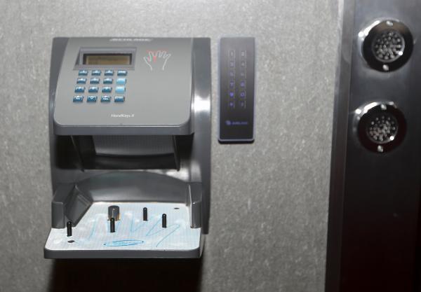 中国第一高楼金库均价百万 玻璃可挡AK-47扫射