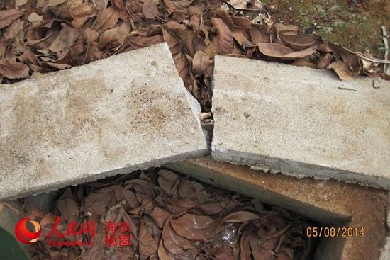 预制板断裂处的竹签