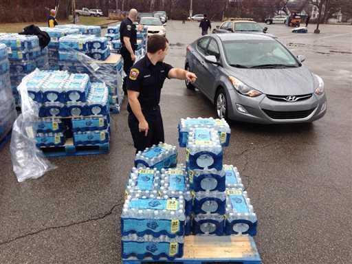 美化学物质外泄污染河流 30万人断水进紧急状态