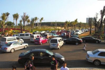 　　▲来自全国各地的置业者们蜂拥而至。