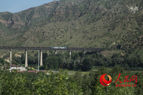 大秦铁路：筑起能源大动脉 负重争先不停歇