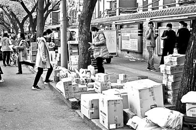 物流业本周迎业务高峰 快递员详解万元月薪怎么赚