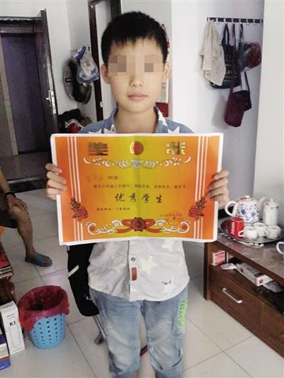 曾徐的儿子成绩很好，是家人的骄傲。