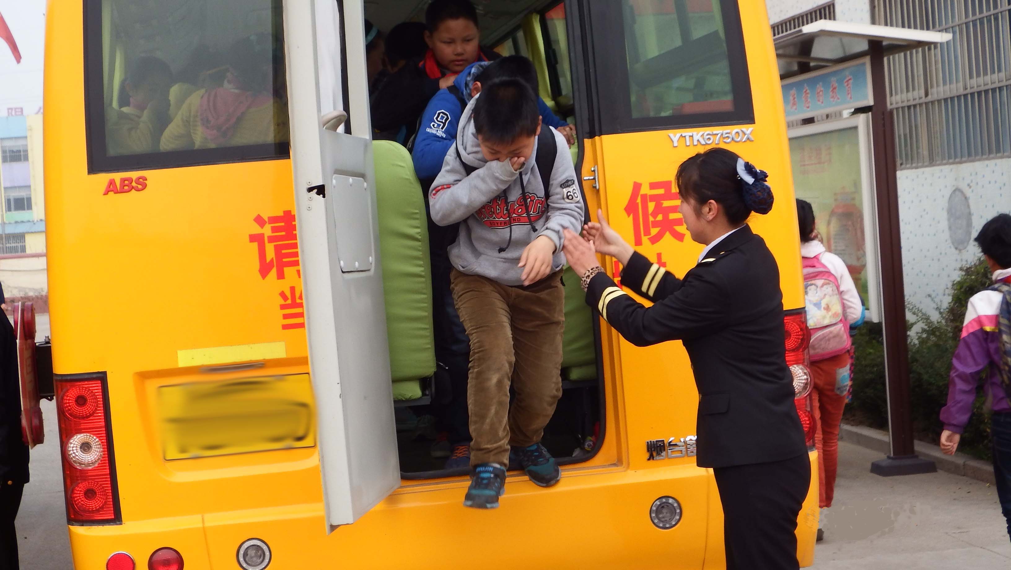 半月数起幼童遗落校车致死，谁之过