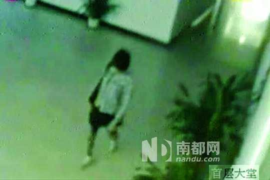 视频截图。图为他的本来面目。