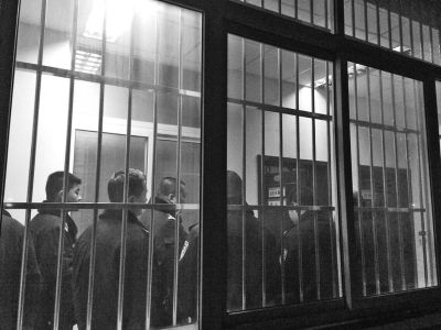 百余名太原警察排队等候被打农民工辨认