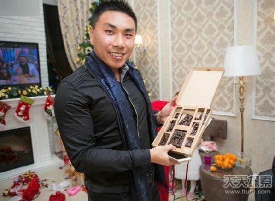 外国丈母娘送中国小伙礼物打开后让人脸红