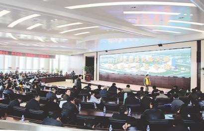 公路煤炭专场交易会现场。记者王蕾摄