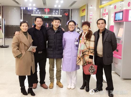 （一张特别珍贵的全家福）