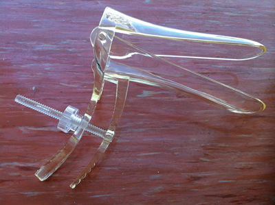 阴道痉挛性交困难，有人结婚十年，丈夫一次也没“进入”过，医师只好送鸭嘴器（阴道扩张器）供练习。 图片来自台湾“今日新闻网”