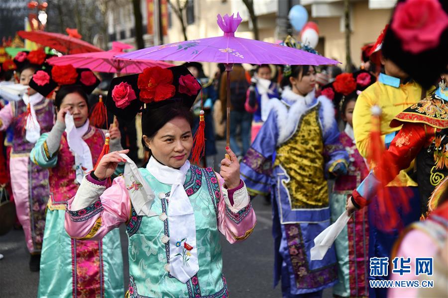 （国际）（2）巴黎举行春节彩妆大游行