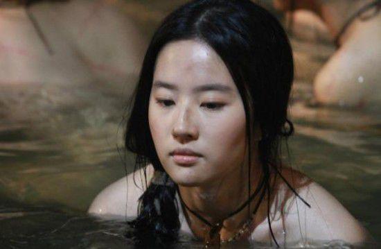 惊呆众人!刘亦菲竟是其家族中最丑的一个