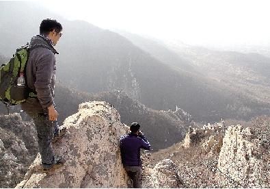 为寻找尚某，搜救队员踏遍了太室山。