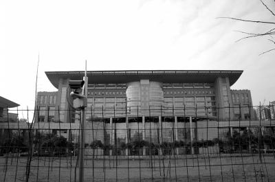 多地应付式清退“豪华官衙” 局长搬处长办公室