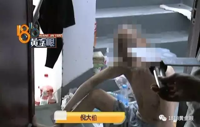 父亲住楼道外女儿却希望不相往来 网友评论戳泪点