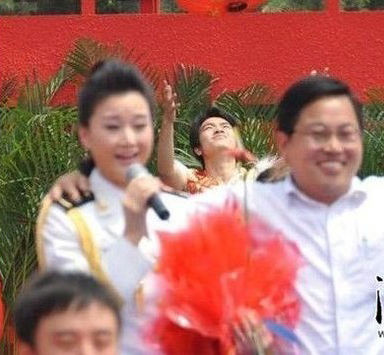 河南官员“强搂”宋祖英后被拘留五天