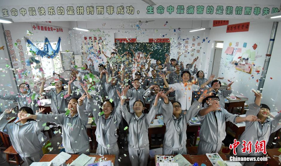 河北考生快乐“减压”迎高考 河北考生快乐“减压”迎高考