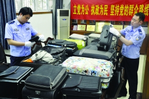 这些行李箱都是陈某偷来的 警方供图