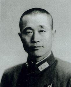 杜聿明内战被俘，曾捡石头砸自己脑袋晕了过去