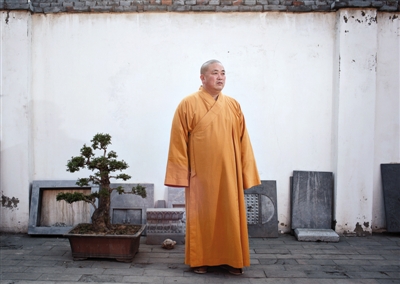 4月9日,河南登封少林寺,释永信方丈在其所居住的三合院内。新京报记者 侯少卿 摄