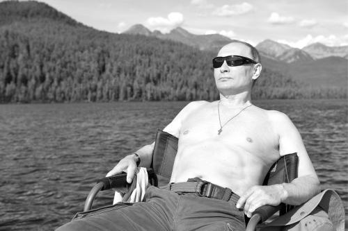 普京在西伯利亚度假。