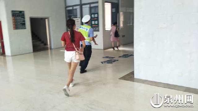 一家三口自驾出行 两岁娃疑自己打开车门摔下身亡